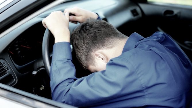 Un şofer de 34 de ani a adormit la volan. Ce s-a întâmplat apoi este dramatic