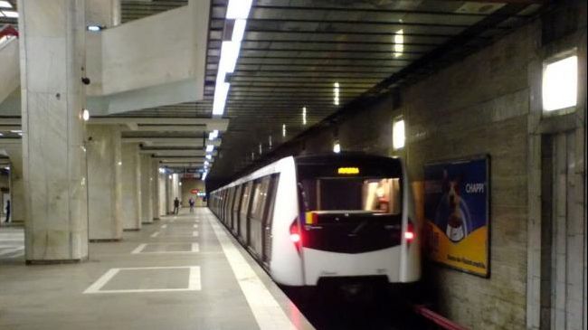 Un bărbat a căzut pe linia de metrou la stația Piața Sudului