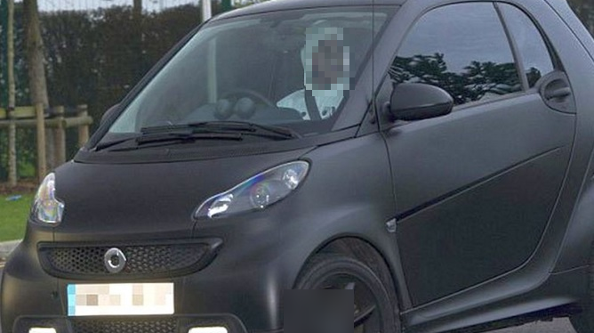 Poliţiştii au oprit această maşină în trafic. Nu le-a venit să creadă cine era la volan. Uluiţi!