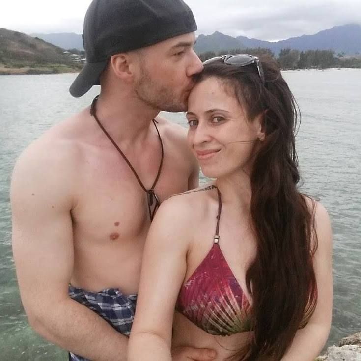 A intrat în dormitor şi s-a uitat în oglindă. Ce a văzut a marcat-o profund