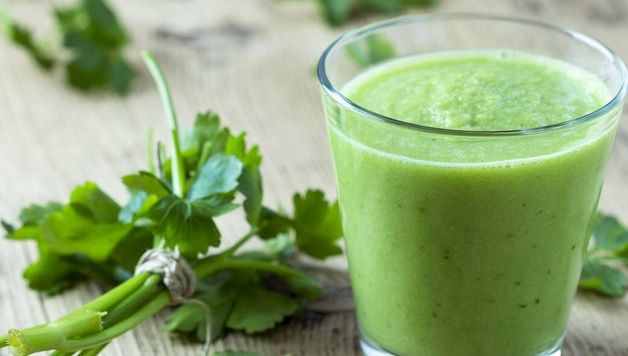 Ce se întâmplă dacă bei zilnic o jumătate de pahar de suc de pătrunjel 