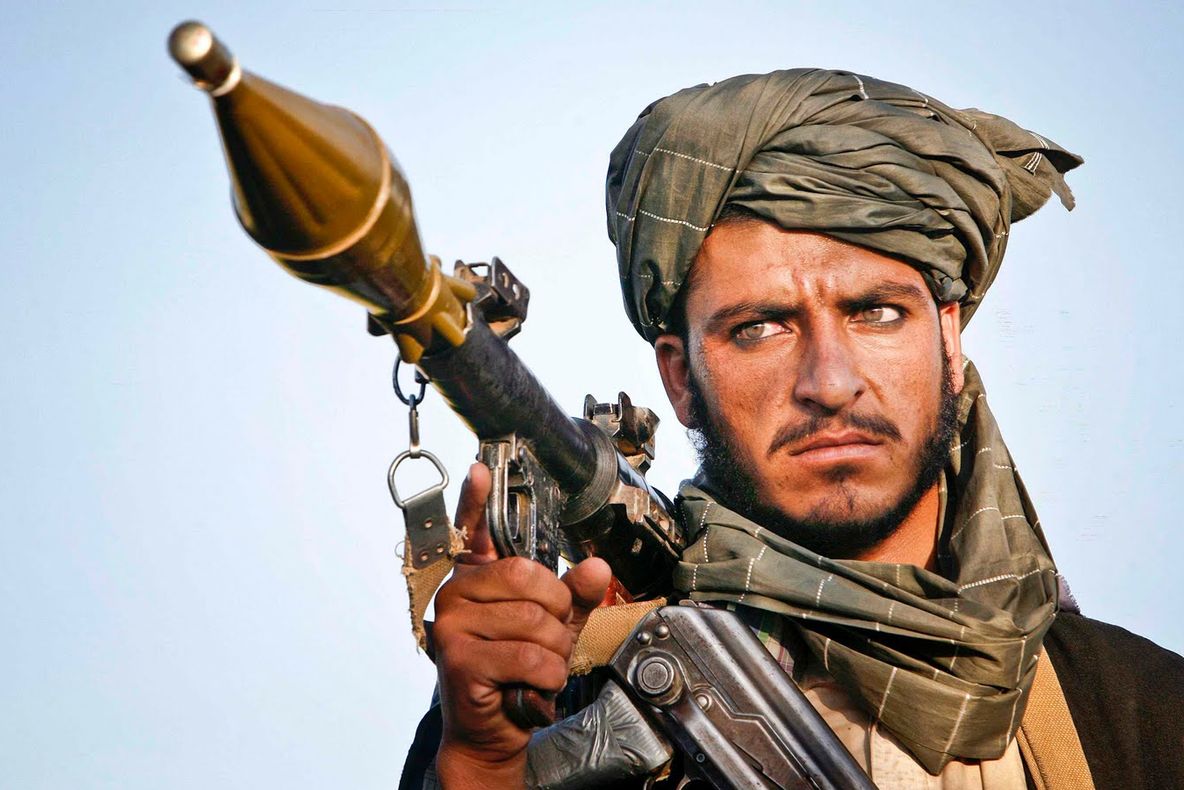 SUA au admis că talibanii dețin acum o ”cantitate substanțială” de echipament militar american VIDEO