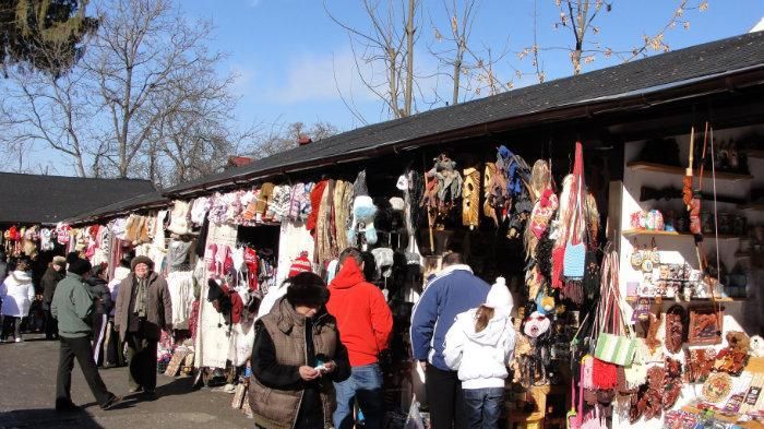 Protest în faţa Primăriei Sectorului 4. Comerciaţii, nemulţumiţi că li se demolează tarabele