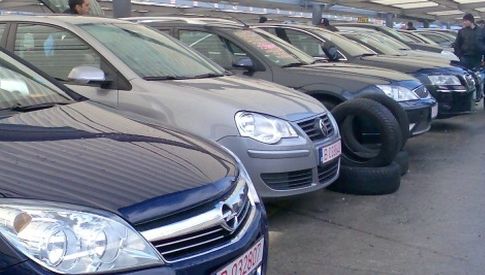 Vrei să verifici câţi kilometri au în realitatea maşinile pe care le cumperi de "afară"? Iată cum!