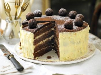 Reţetă minunată pentru masa de Revelion. Tort cu ciocolată, portocale și migdale