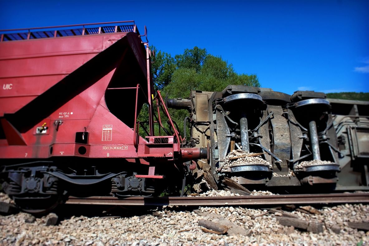 Tragedie! 18 morţi în urma coliziunii dintre un tren şi un microbuz