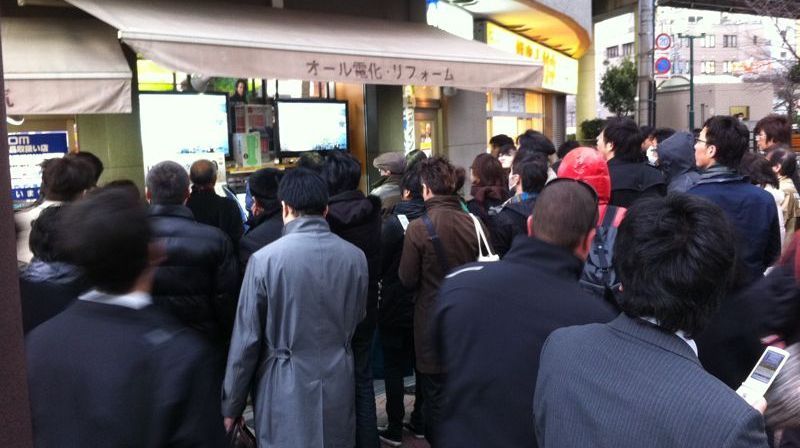 Veşti proaste! O ţară întreagă este în lacrimi. Pleacă! Oamenii s-au îmbulzit la televizoare