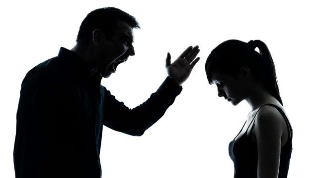 Au citit mesajele private ale fiicelor lor. Au rămas INTERZIŞI când au văzut ce le scriau iubiţii