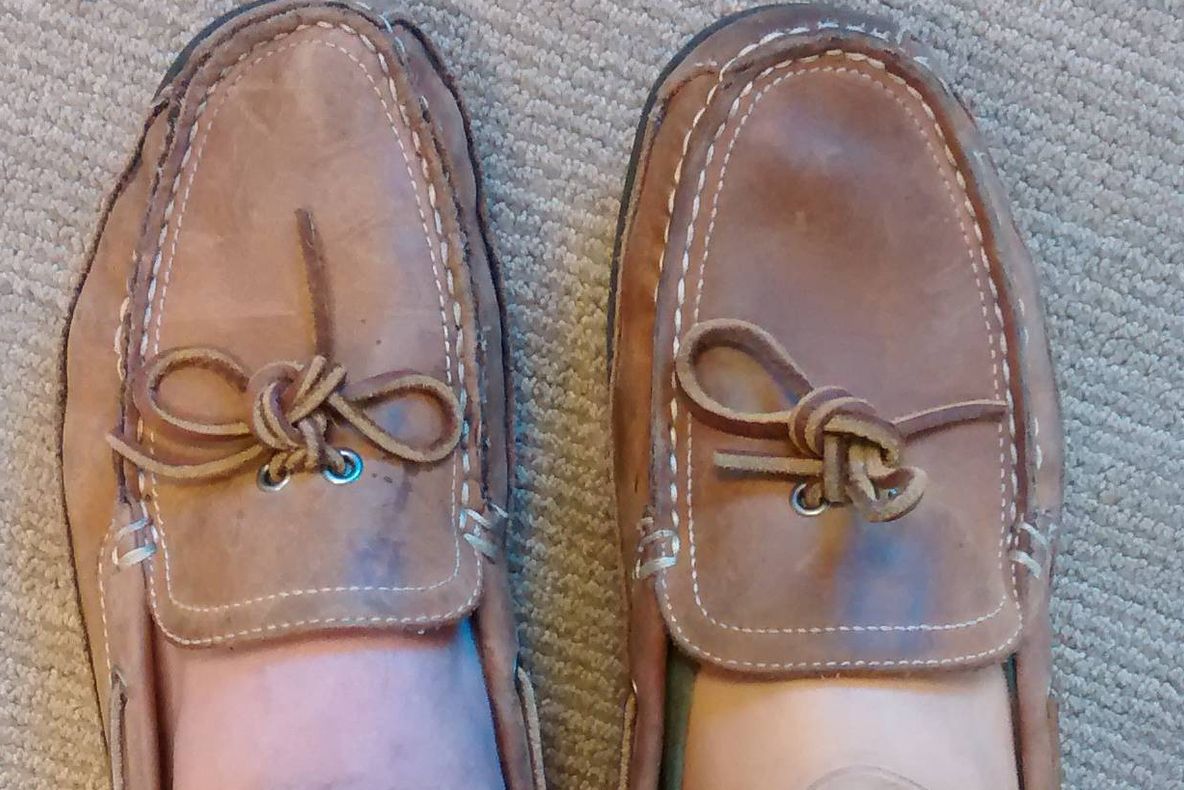 Diferența dintre uzura pantofilor mei, după un an de purtare. Explicația? Neașteptată și șocantă