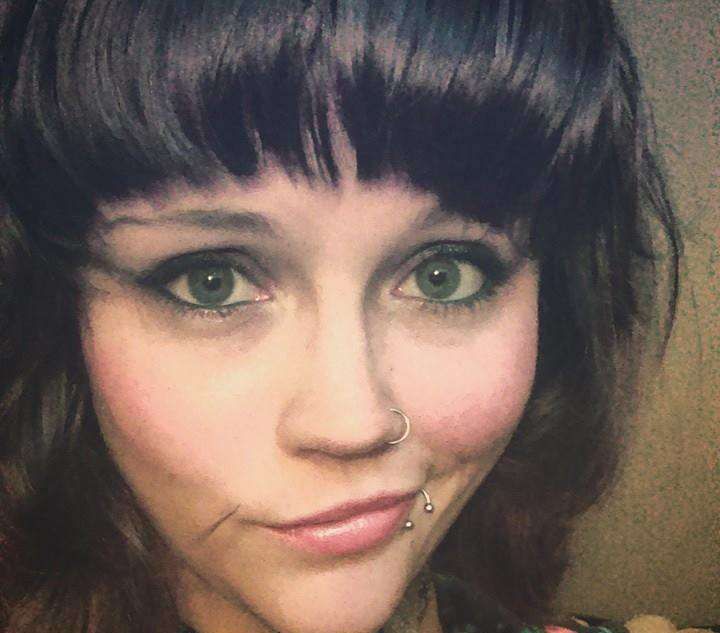 A murit înghețată, la doi pași de casă, pentru că s-a îmbrăcat prea subțire. Cum a fost posibil