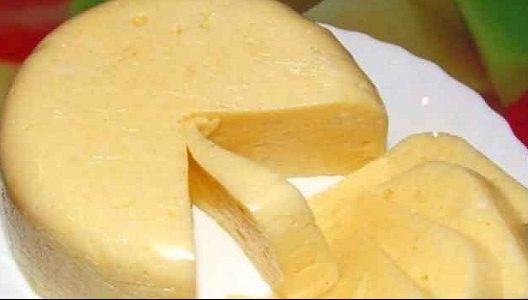 Cașcaval de casă în doar 3 ore, 100% natural. Ingredientul secret ca să-ți reușească rețeta