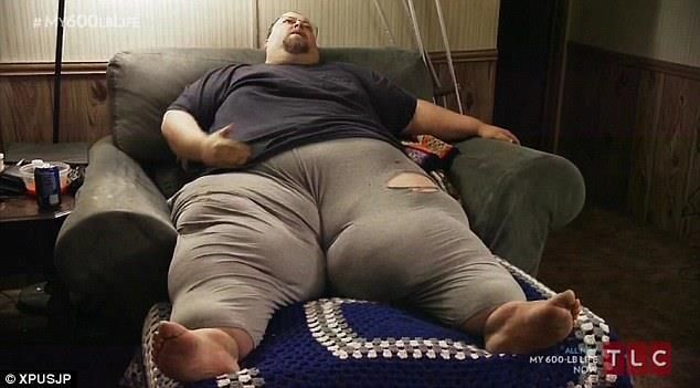 Cum arată soţia bărbatului care cântăreşte peste 300 de kilograme. Vei rămâne mască!