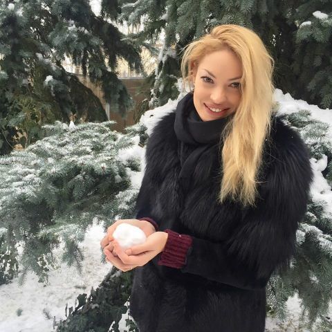 Valentina Pelinel, primele poze cu burtica. Fotomodelul nu-și mai ascunde sarcina