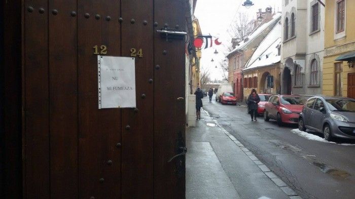 Fumatul, interzis în locurile publice. Reacţia patronilor: "Ne-a trebuit curaj"