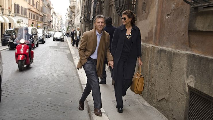 Primul preşedinte de ţară care renunţă la salariu. CUI DĂ BANII