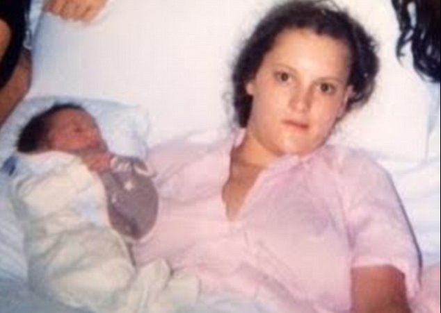 A născut când se afla în comă. Primele cuvinte ale femeii, când s-a trezit și și-a cunoscut copilul