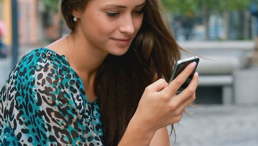 Înşelătoria care face vâlvă în România. NU RĂSPUNDE la acest număr!