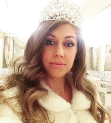 Bunica aleasă Miss Universe. Cine îi vede buletinul, se freacă la ochi de două ori