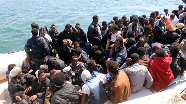 Criza imigranţilor: Paza de coastă turcă a salvat 57 de refugiaţi care încercau să ajungă în Grecia