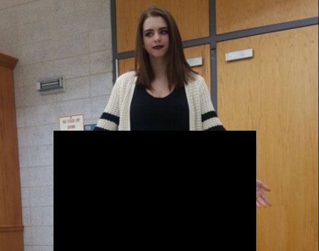 Dată afara de la examen pentru că distrăgea băieții. Ținuta care i-a scandalizat pe profesori