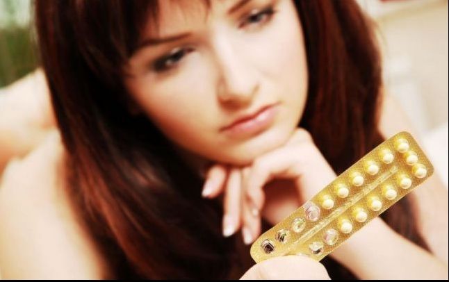 Ce se întâmplă după ce renunți la anticoncepționale. Mitul îngrășării rapide, explicat de medici