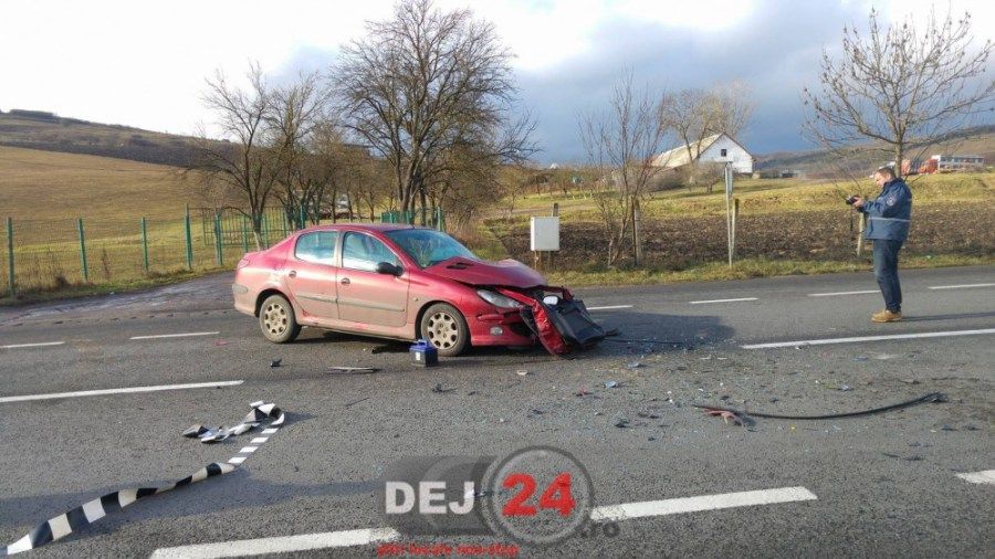 Grav accident. A adormit la volan și a ajuns sub un camion