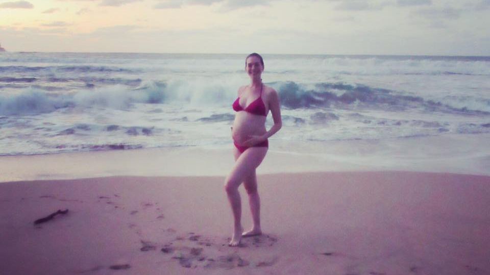 O celebră actriţă, în costum de baie la câteva luni de sarcină. "Nu-mi stă în caracter, dar..."