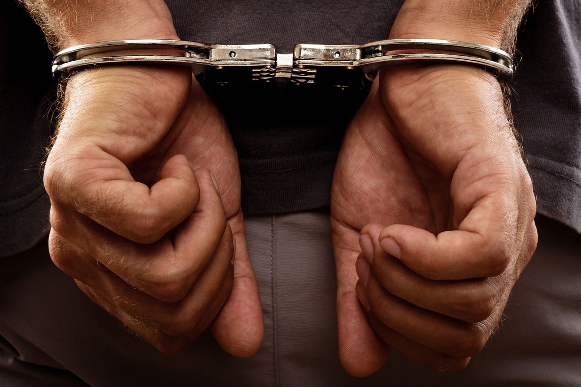 Un cunoscut om de afaceri, denunțător în mai multe dosare de corupție, a fost reținut de procurori