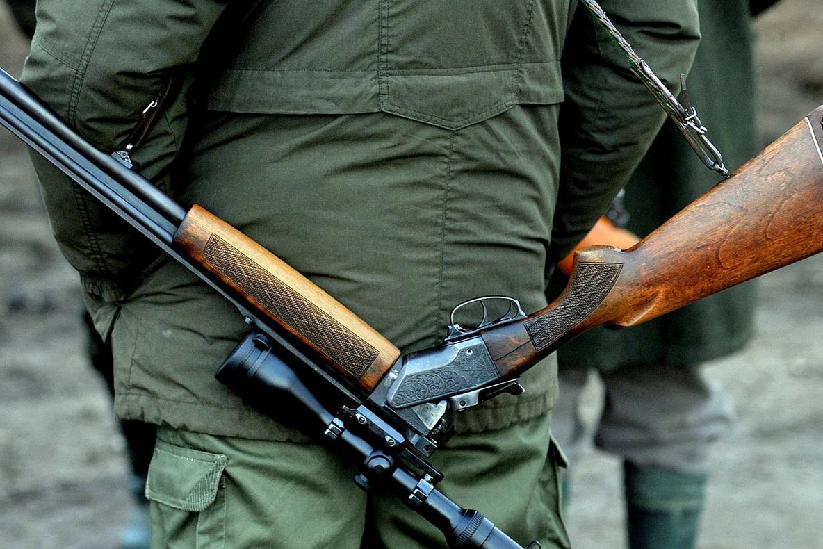 Vânătorul care l-a împușcat pe primarul Istrate, tatăl unui copil împușcat accidental în 2009 