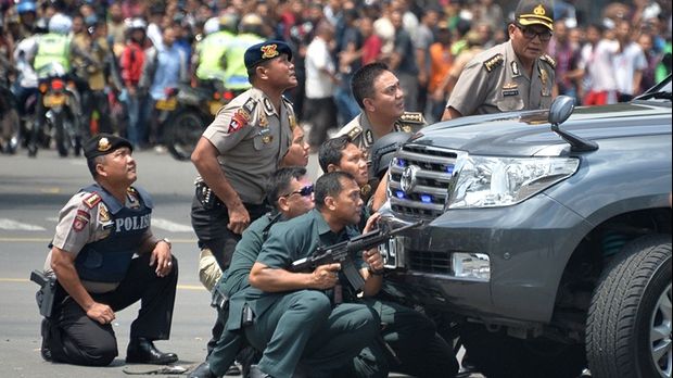 Trei bărbaţi au fost reţinuţi în urma atentatelor de la Jakarta 