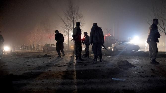 Atentat sinucigaş la Kabul, revendicat de rebelii talibani. Şapte persoane au murit