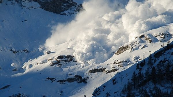 Avertizare! Cod ROŞU de avalanşă în România!