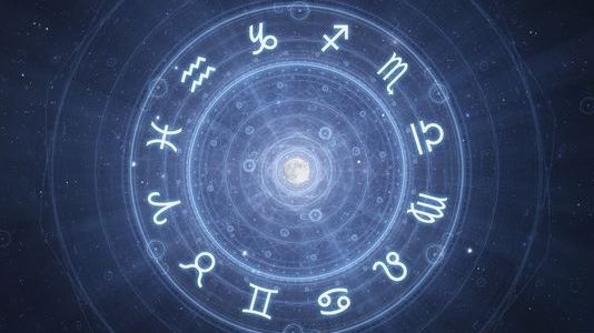 Horoscopul zilei - 6 ianuarie. Unele zodii au noroc la bani