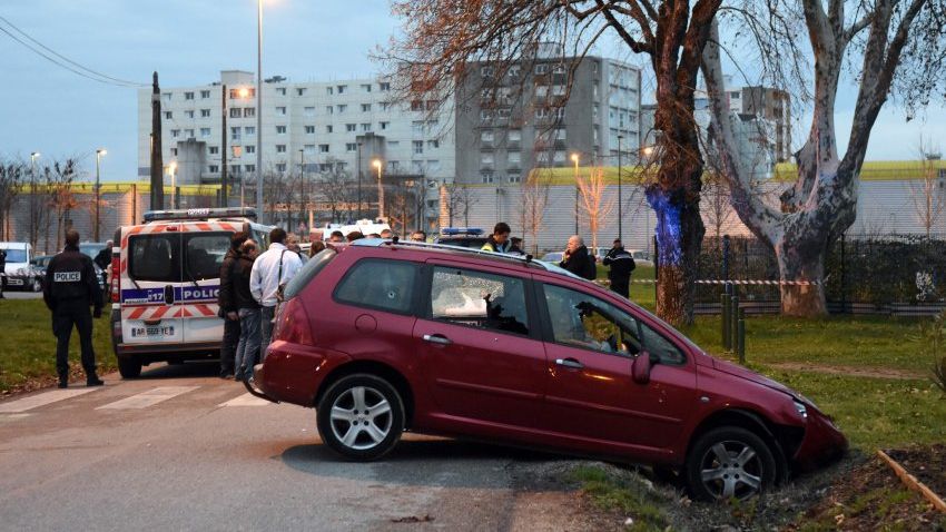 Franţa. Bărbatul care a atacat militarii din faţa unei moschei, pus sub acuzare