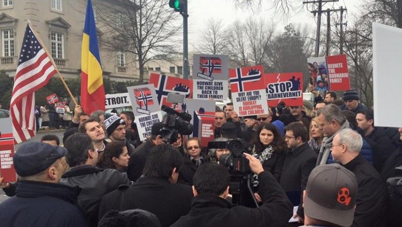 Românii din SUA, nemulţumiţi că Ambasada nu s-a implicat în protestul de solidaritate cu Bodnariu