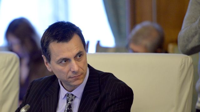 Secretarul de stat, fost ministru în Guvernul Ponta, a aflat că a fost demis din funcţie de la şofer