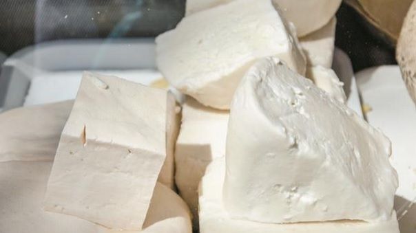 Cum deosebim brânza de Sibiu de falsurile de pe piaţă