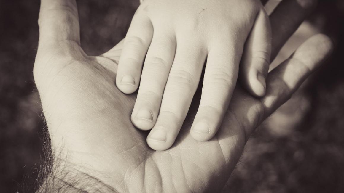 Un celebru om de afaceri din România, arestat pentru pornografie infantilă