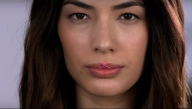 Desenează un X pe buza superioară. Rezultatul va fi peste așteptările tale