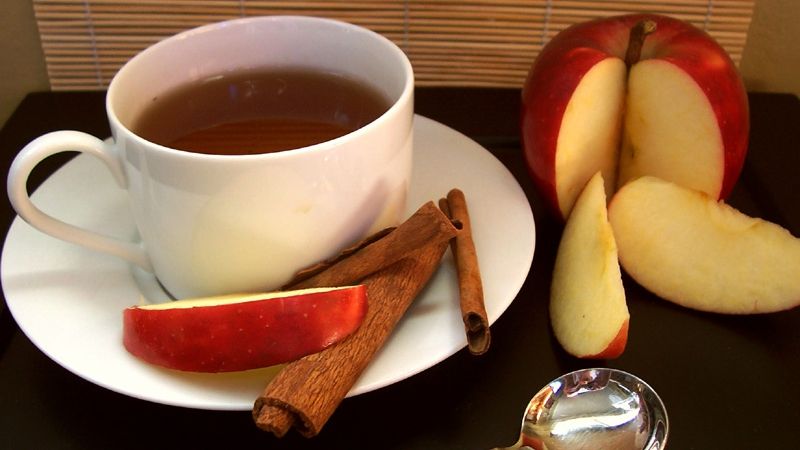 Patru ceaiuri care te scapă de răceală. Infuzia "minune" care tratează răguşeala