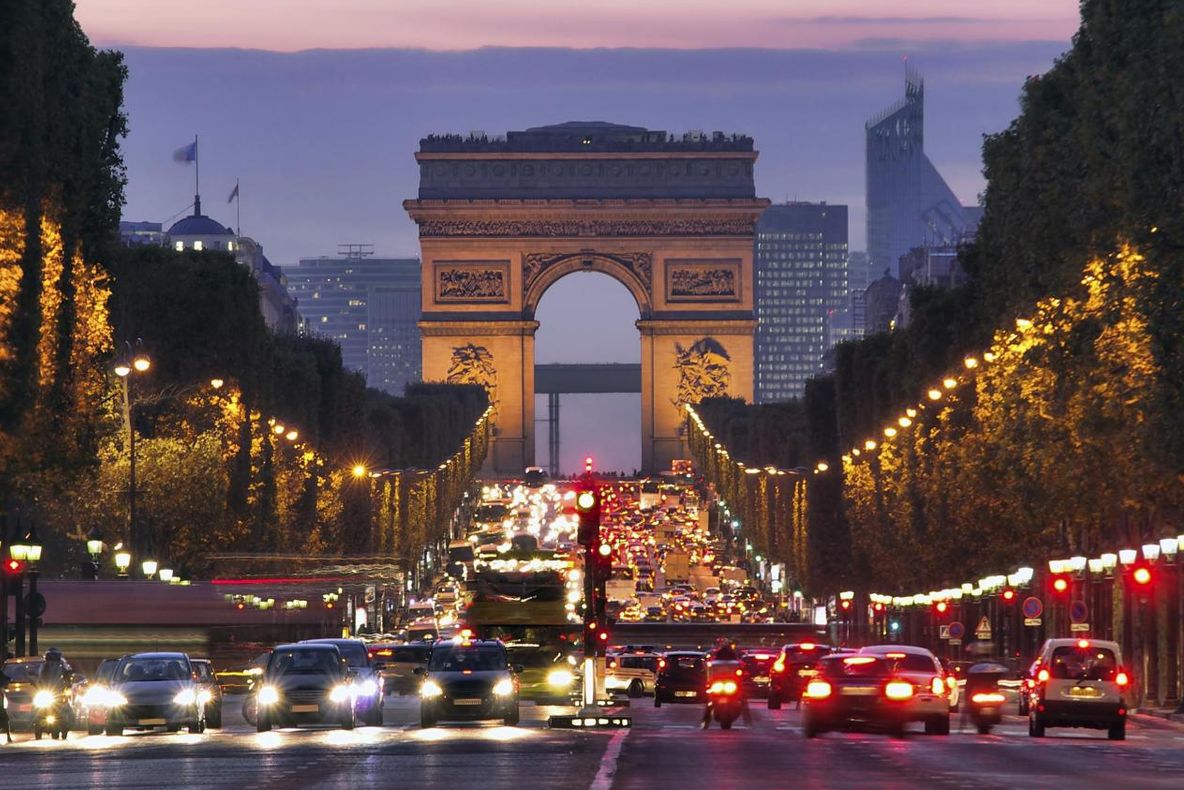 Măsură fără precedent luată la Paris. Champs Elysee, bulevard pietonal