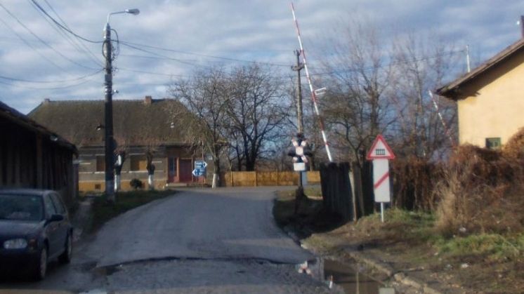 E de Guiness Book: oraşul din Timiş cu 5 bariere prin care nu circulă niciun tren