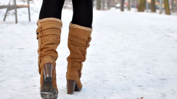 Ce să pui în ghete ca să nu îți mai înghețe picioarele