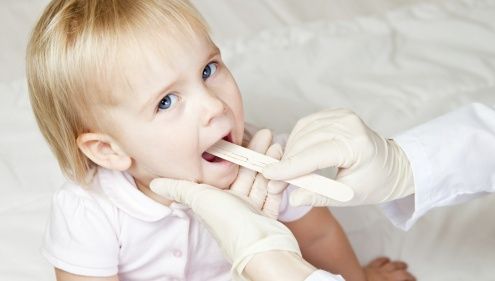 Tot mai mulţi copii ajung la medic din pricina jocurilor video. De ce suferă