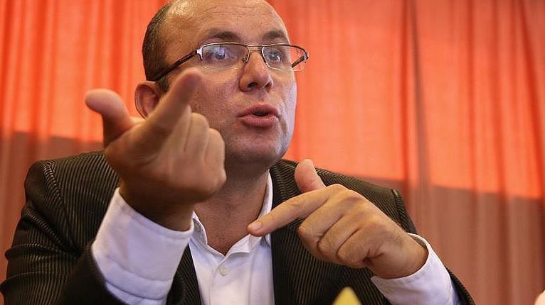 Cozmin Guşă: Nu se pot alege alţi oameni într-un singur tur. Baronii condiţionează listele