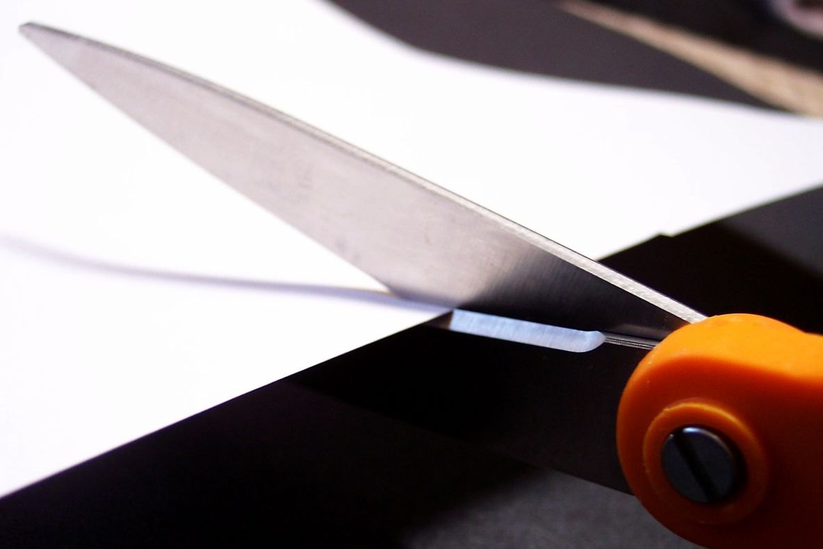 Cum să ascuți o foarfecă fără instrumente speciale