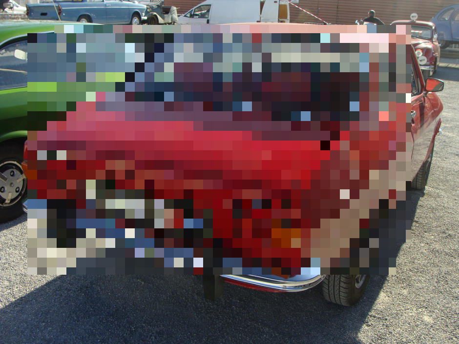 Incredibil! Dacia a făcut prima maşină din lume cu parbriz şi în spate