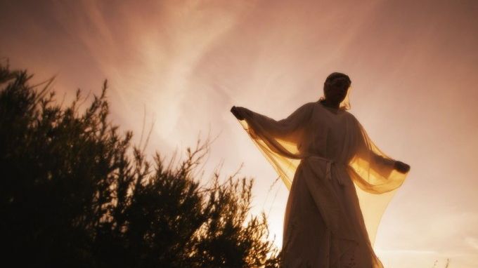 O persoană dragă care a murit te ”vizitează” în vis. Iată de ce ar trebui să te pună pe gânduri