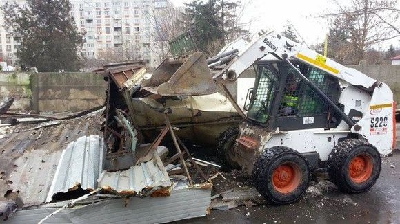 Demolare la Piața Sudului. Primăria pune la pământ 55 de buticuri