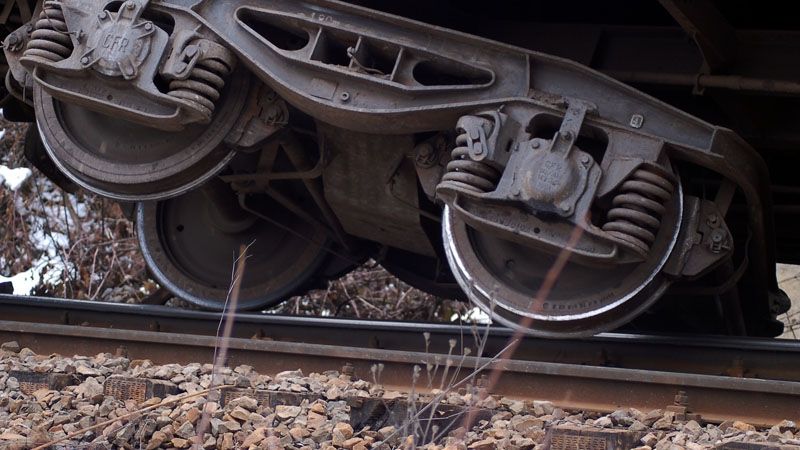 Un tren de marfă a deraiat lângă Deva. Circulația este restricționată